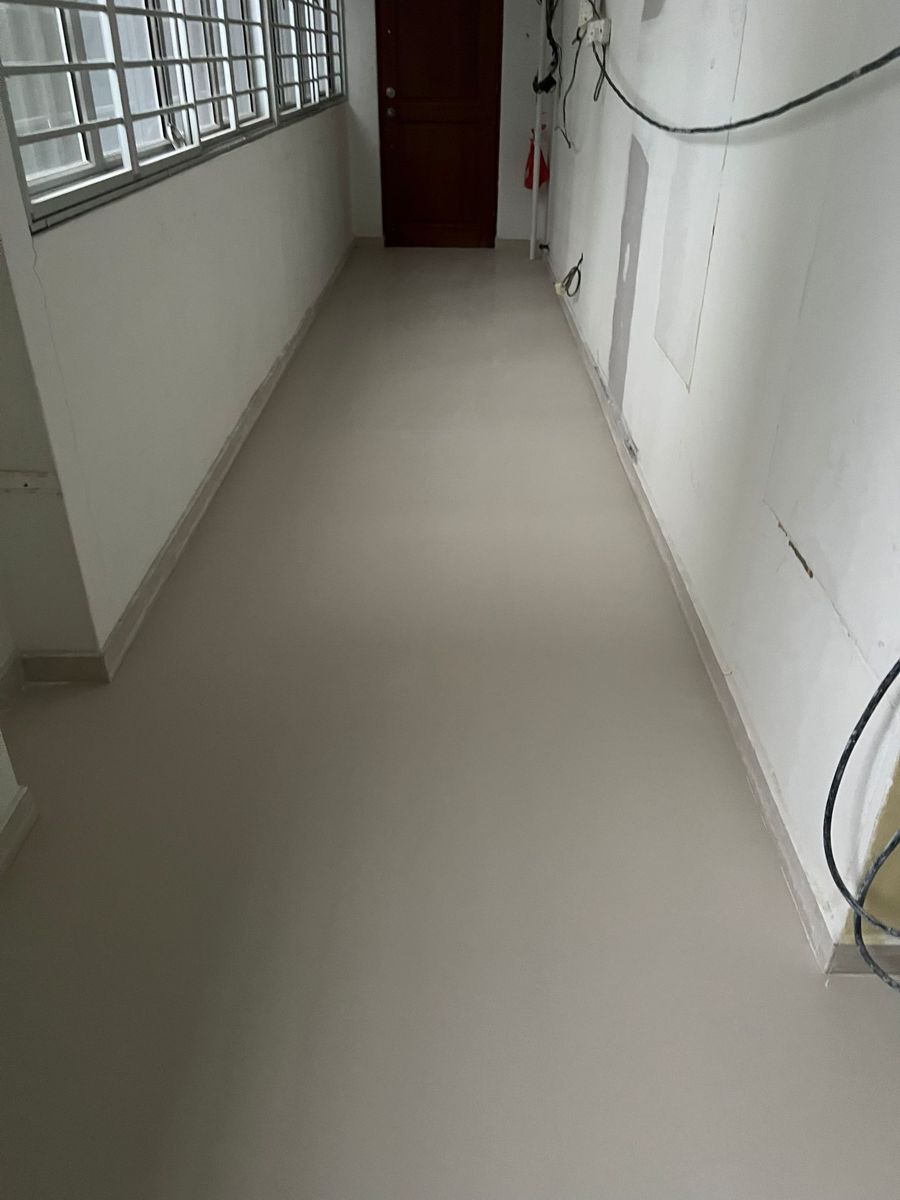 Homogeneous tiles after grinding with marble gum flush in grout lines